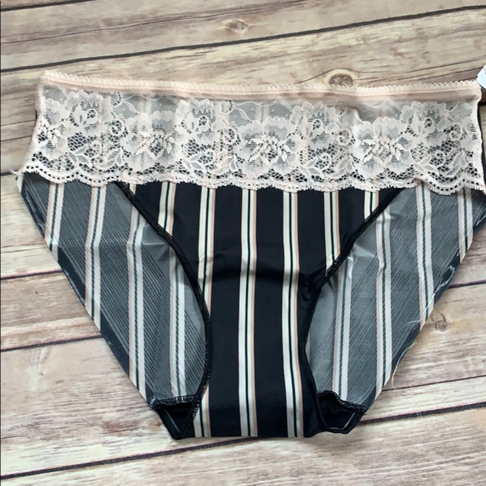 Soma Vanishing Edge panties